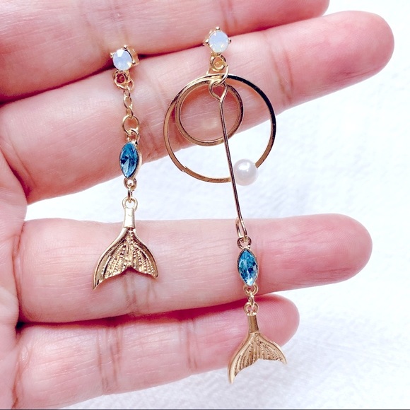 ❣️$25/3❣️ Mermaid Moonstone Blue Rhinestone Dangle Difference Earrings - Picture 6 of 9